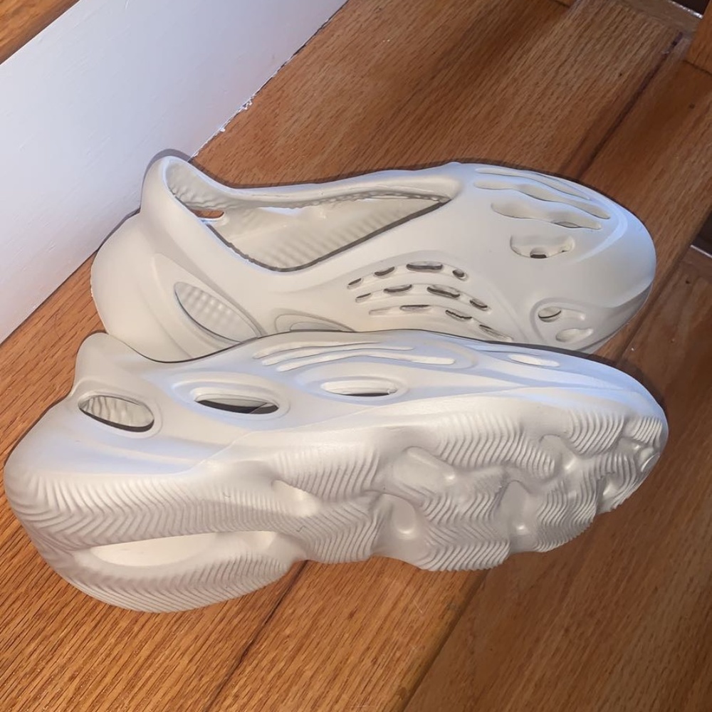 Yeezy Ararat foam runners